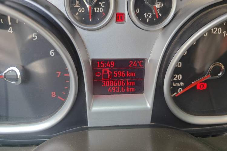 Used Ford Focus 2013 Sedan Classic 1.8L Manual Base Model Odometer Close Up