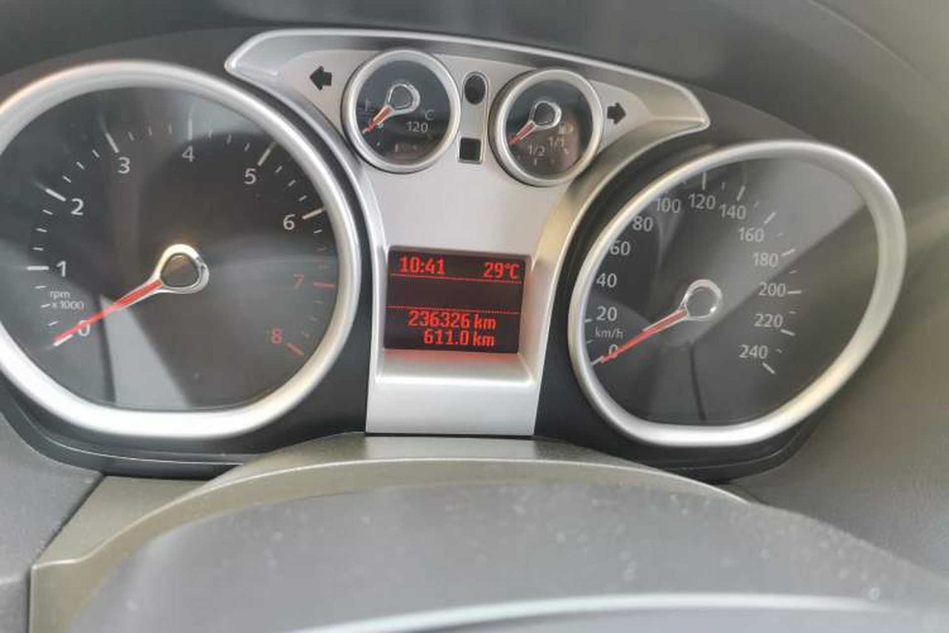Used Ford Focus 2013 Sedan Classic 1.8L Automatic Fashion Edition Odometer Close Up