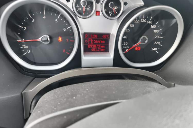 Used Ford Focus 2013 Sedan Classic 1.8L Automatic Fashion Edition Odometer Close Up