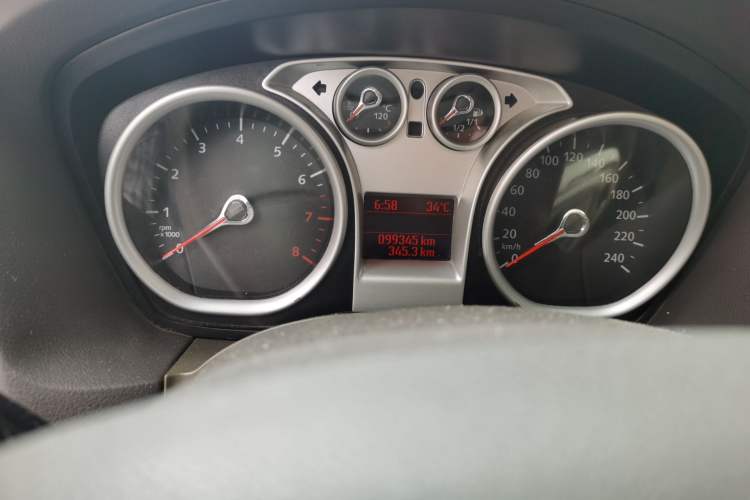 Used Ford Focus 2013 Hatchback Classic 1.8L Automatic Fashion Edition Odometer Close Up