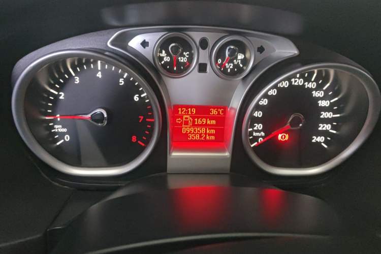 Used Ford Focus 2013 Hatchback Classic 1.8L Manual Base Model Odometer Close Up