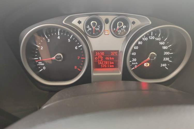 Used Ford Focus 2013 Sedan Classic 1.8L Manual Base Model Odometer Close Up