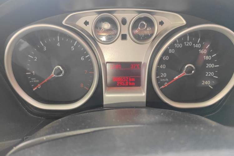 Used Ford Focus 2013 Hatchback Classic 1.8L Manual Base Model Odometer Close Up