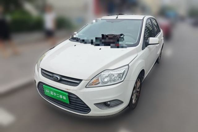 Ojetý Ford Focus 2013 Sedan Classic 1.8L Manual Base Model