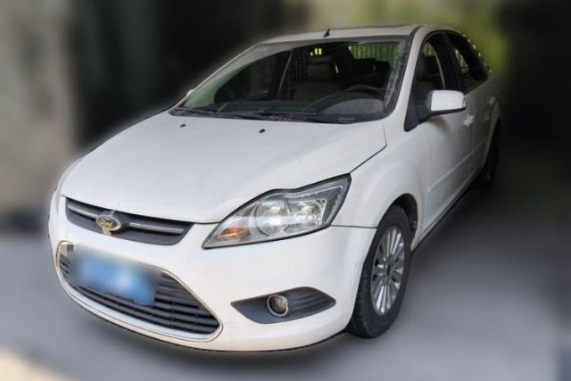 Ford Focus 2013 Sedan Classic 1.8L Manual Fashion Edition с пробегом