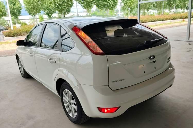 Used Ford Focus 2013 Hatchback Classic 1.8L Automatic Base Model Rear Left 45 Deg