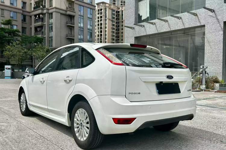 Used Ford Focus 2013 Hatchback Classic 1.8L Automatic Fashion Edition Rear Left 45 Deg