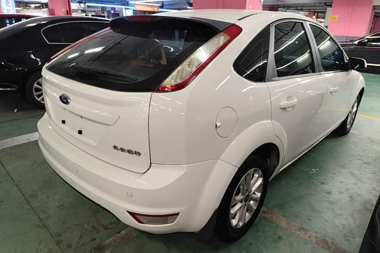 Used Ford Focus 2013 Hatchback Classic 1.8L Automatic Base Model Rear Right 45 Deg