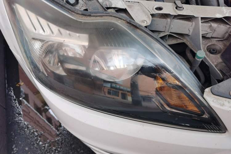 Used Ford Focus 2013 Hatchback Classic 1.8L Manual Base Model Right Front Headlight
