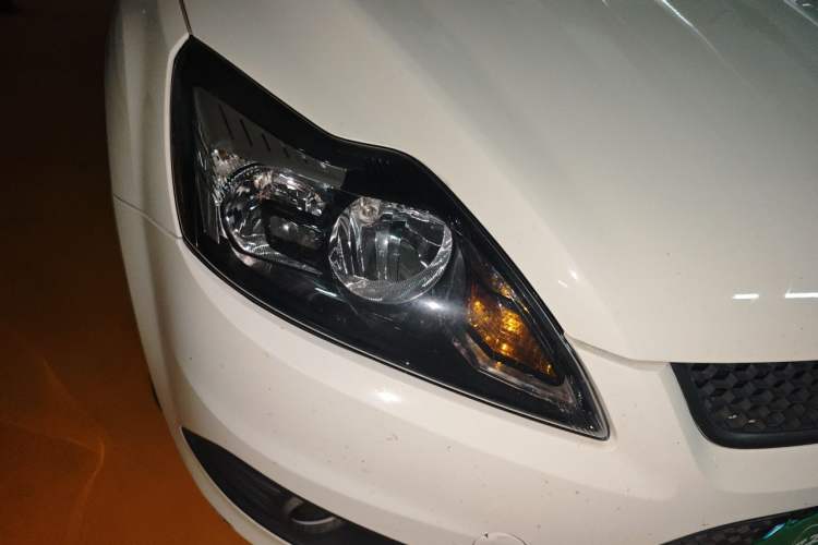 Used Ford Focus 2013 Hatchback Classic 1.8L Manual Base Model Right Front Headlight