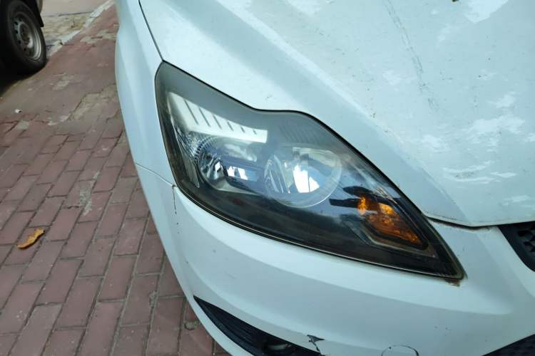 Used Ford Focus 2013 Hatchback Classic 1.8L Manual Base Model Right Front Headlight