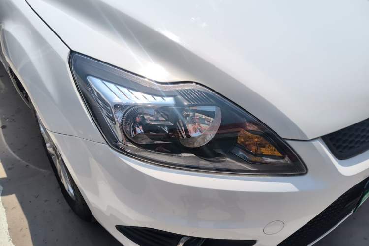 Used Ford Focus 2013 Hatchback Classic 1.8L Automatic Base Model Right Front Headlight