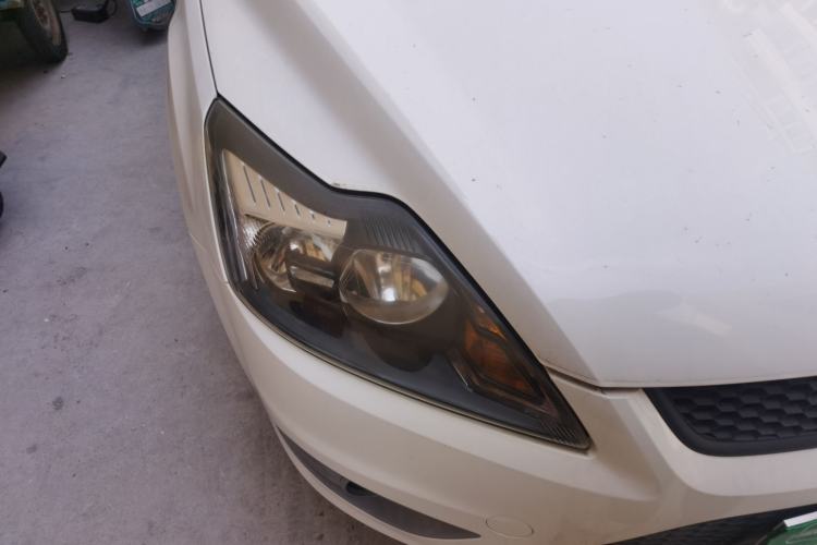 Used Ford Focus 2013 Hatchback Classic 1.8L Manual Base Model Right Front Headlight