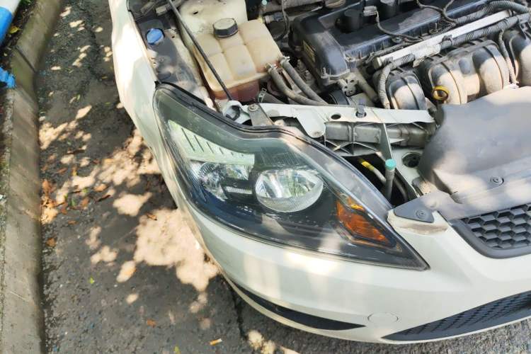 Used Ford Focus 2013 Hatchback Classic 1.8L Manual Base Model Right Front Headlight