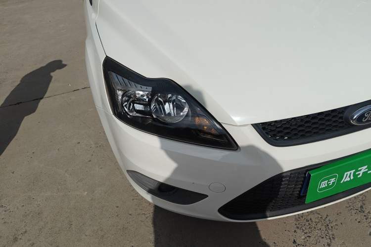 Used Ford Focus 2013 Hatchback Classic 1.8L Manual Base Model Right Front Headlight
