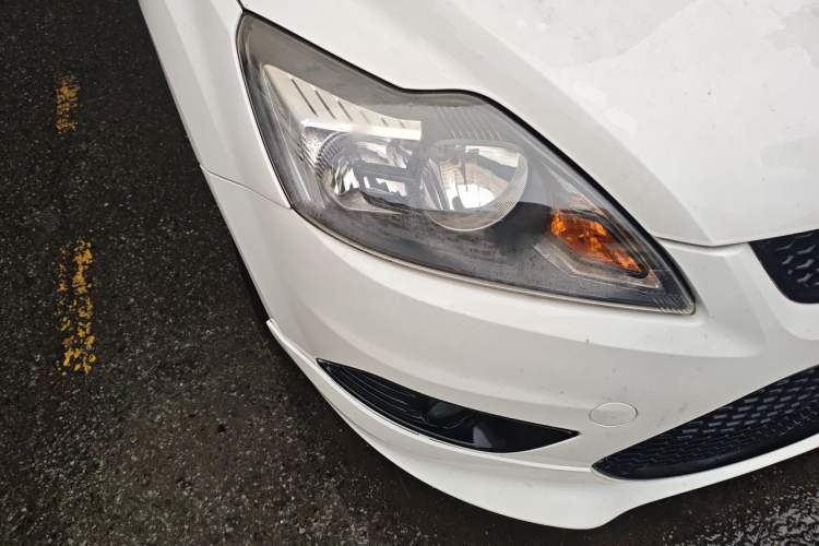 Used Ford Focus 2013 Hatchback Classic 1.8L Automatic Fashion Edition Right Front Headlight