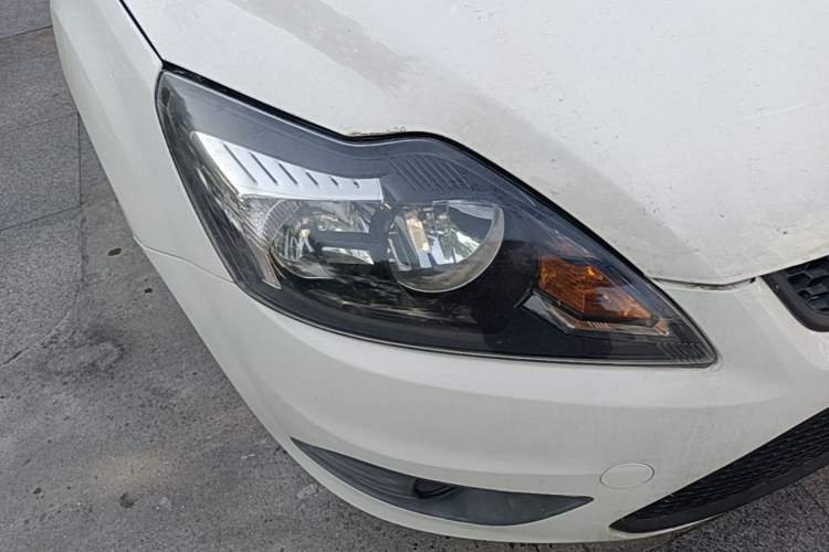 Used Ford Focus 2013 Hatchback Classic 1.8L Automatic Base Model Right Front Headlight