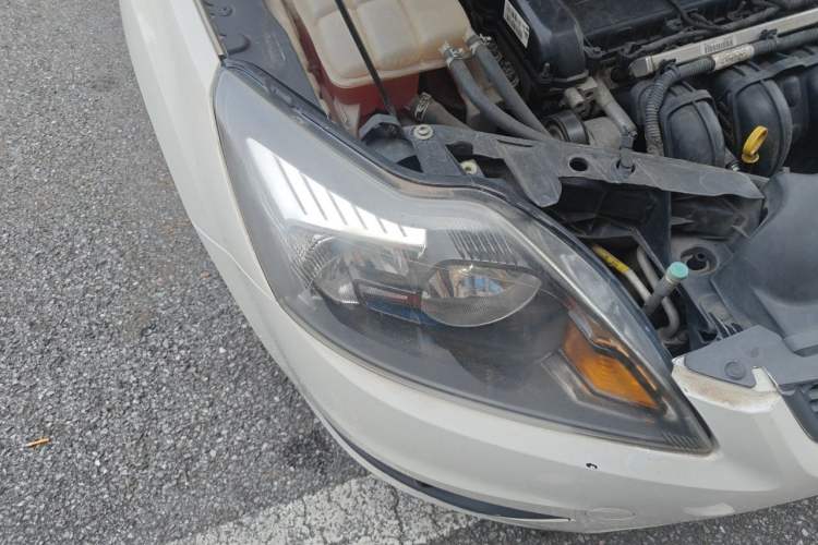 Used Ford Focus 2013 Hatchback Classic 1.8L Manual Base Model Right Front Headlight