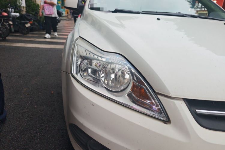 Used Ford Focus 2013 Sedan Classic 1.8L Automatic Millionth Anniversary Edition Right Front Headlight