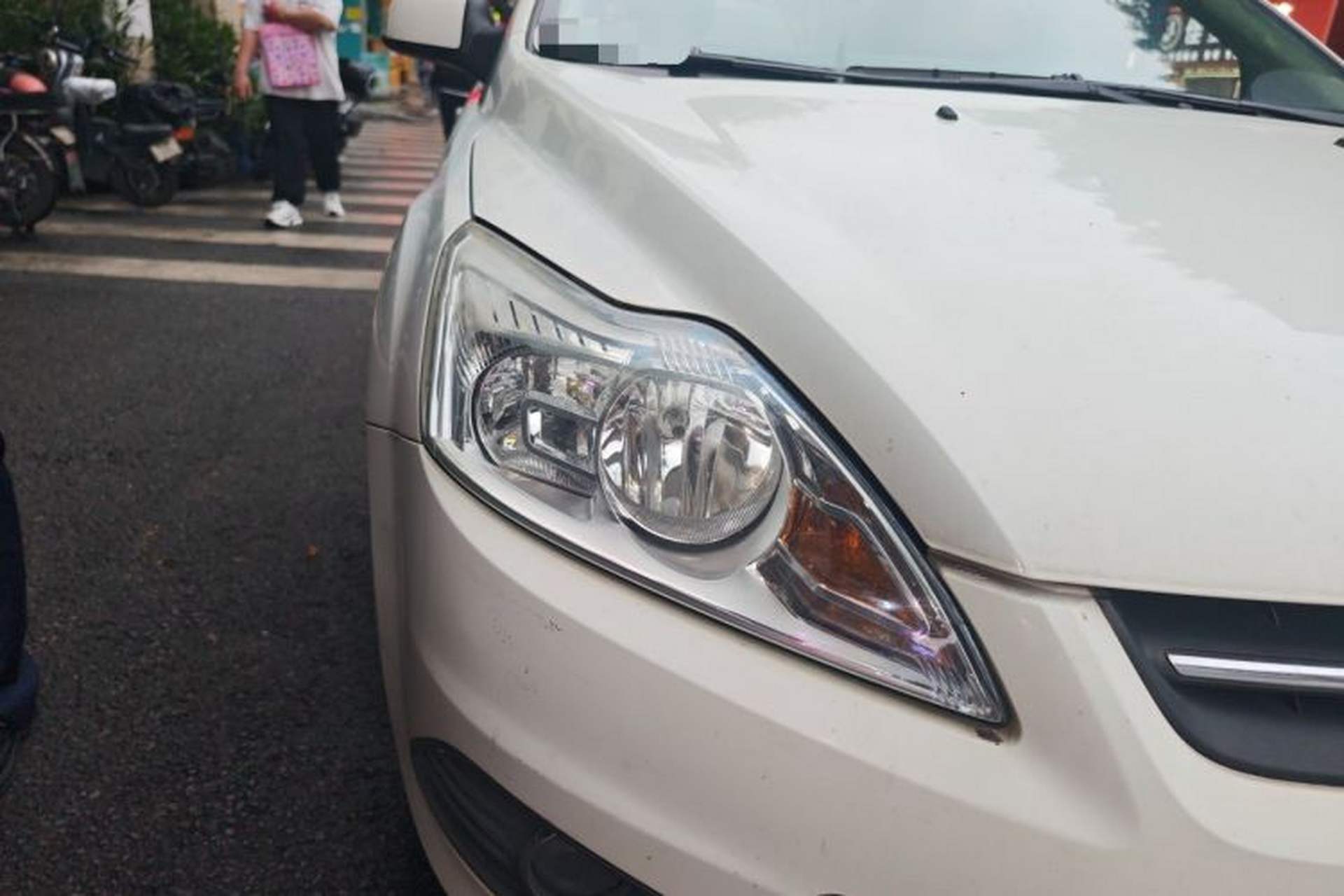 Used Ford Focus 2013 Sedan Classic 1.8L Automatic Millionth Anniversary Edition Right Front Headlight