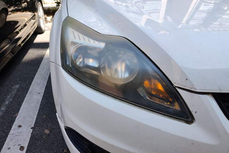 Used Ford Focus 2013 Hatchback Classic 1.8L Automatic Fashion Edition Right Front Headlight