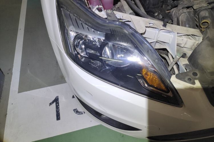 Used Ford Focus 2013 Hatchback Classic 1.8L Automatic Base Model Right Front Headlight