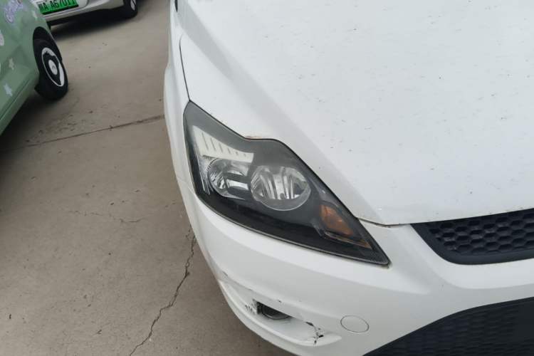 Used Ford Focus 2013 Hatchback Classic 1.8L Manual Base Model Right Front Headlight