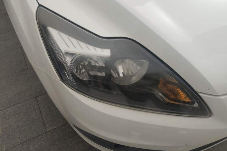 Used Ford Focus 2013 Hatchback Classic 1.8L Automatic Base Model Right Front Headlight