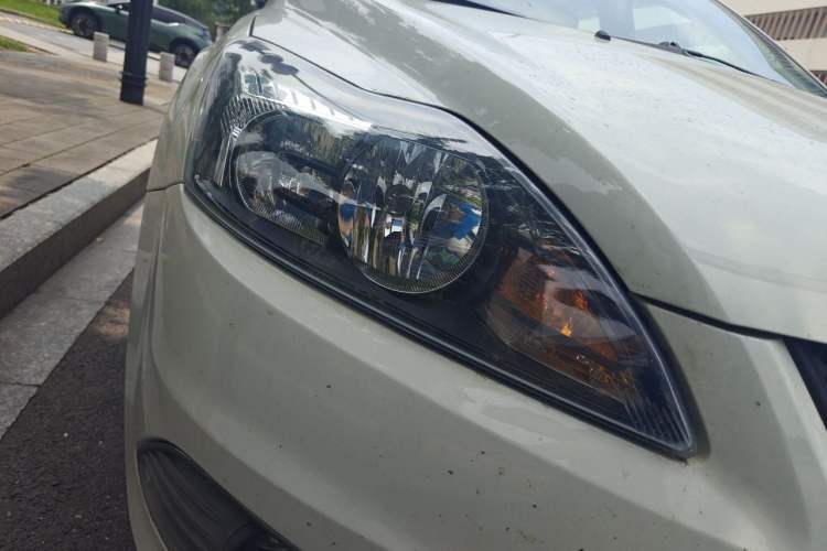 Used Ford Focus 2013 Hatchback Classic 1.8L Manual Base Model Right Front Headlight