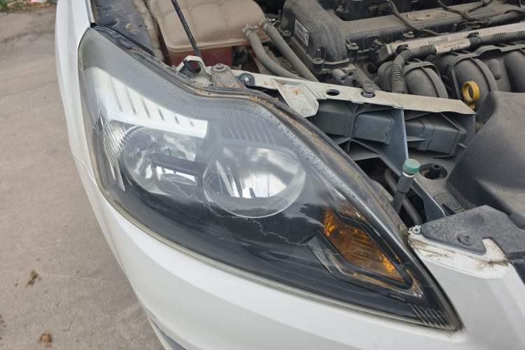Used Ford Focus 2013 Hatchback Classic 1.8L Automatic Millionth Anniversary Edition Right Front Headlight