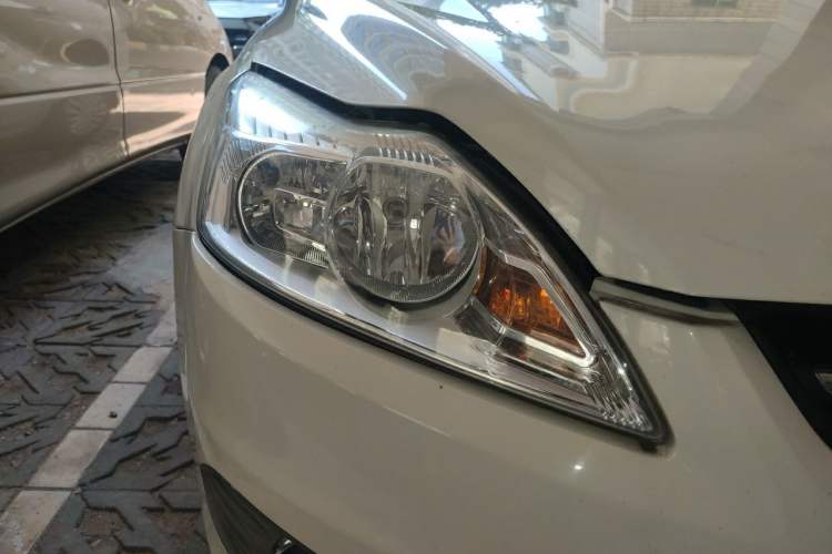 Used Ford Focus 2013 Sedan Classic 1.8L Automatic Fashion Edition Right Front Headlight