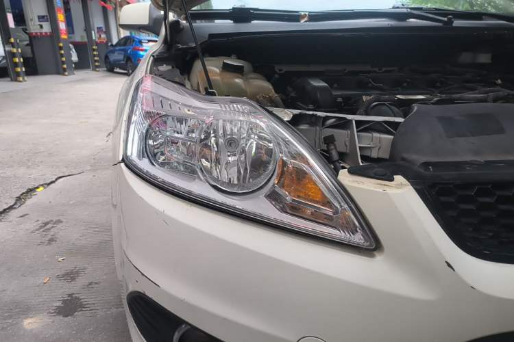 Used Ford Focus 2013 Sedan Classic 1.8L Automatic Base Model Right Front Headlight