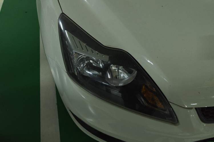 Used Ford Focus 2013 Hatchback Classic 1.8L Manual Base Model Right Front Headlight