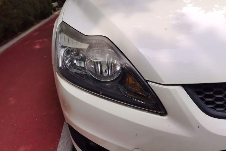 Used Ford Focus 2013 Hatchback Classic 1.8L Manual Base Model Right Front Headlight