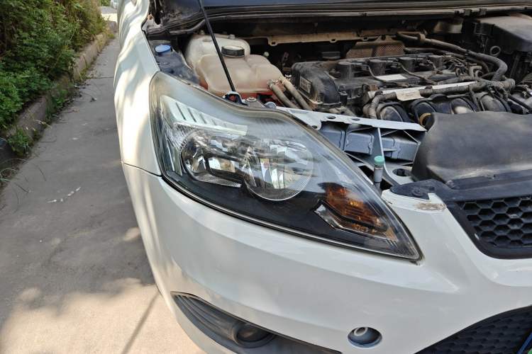Used Ford Focus 2013 Hatchback Classic 1.8L Automatic Base Model Right Front Headlight