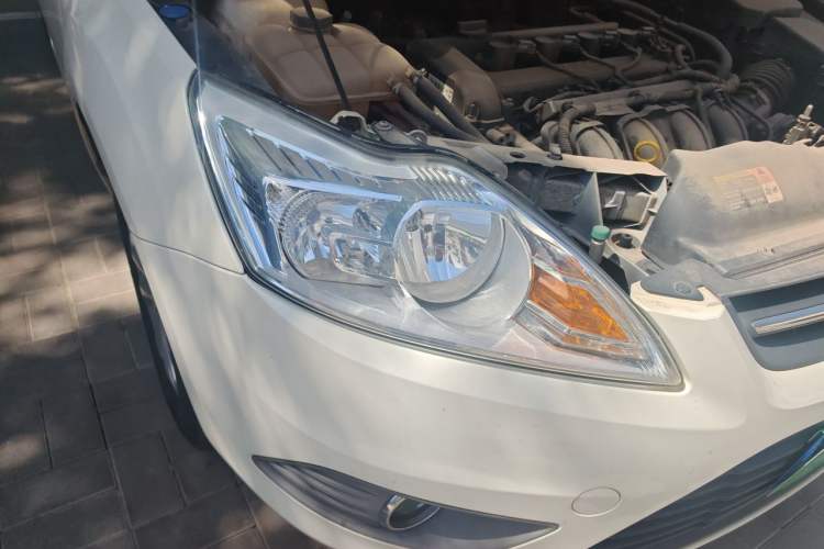 Used Ford Focus 2013 Sedan Classic 1.8L Manual Base Model Right Front Headlight