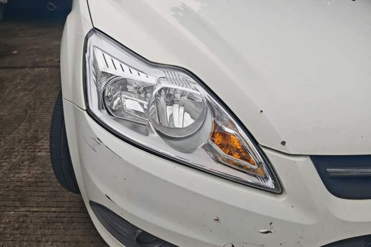 Used Ford Focus 2013 Sedan Classic 1.8L Manual Base Model Right Front Headlight