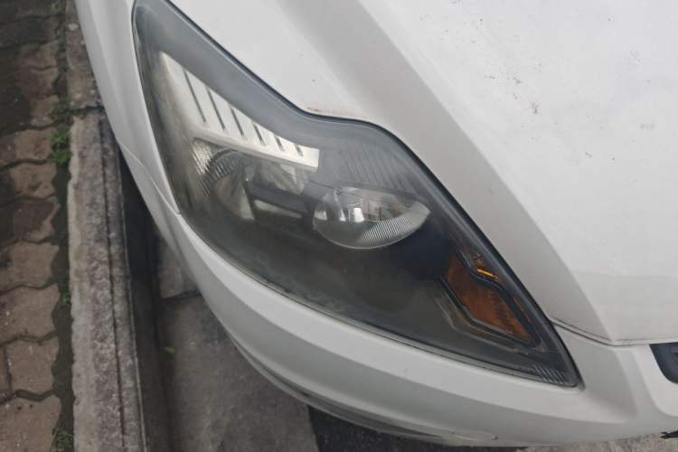 Used Ford Focus 2013 Hatchback Classic 1.8L Manual Base Model Right Front Headlight