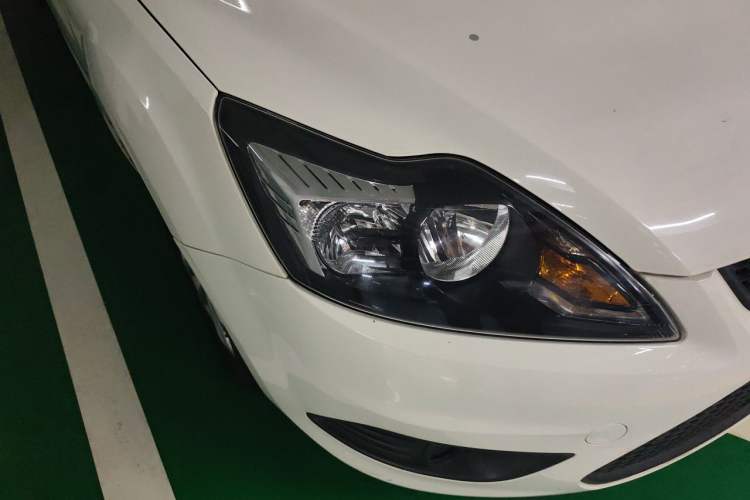 Used Ford Focus 2013 Hatchback Classic 1.8L Automatic Base Model Right Front Headlight