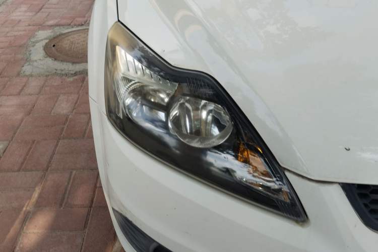Used Ford Focus 2013 Hatchback Classic 1.8L Manual Base Model Right Front Headlight