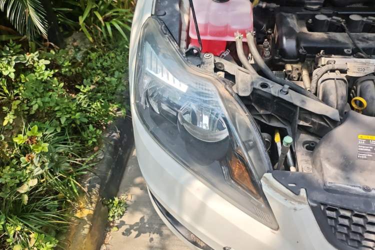 Used Ford Focus 2013 Hatchback Classic 1.8L Automatic Millionth Anniversary Edition Right Front Headlight