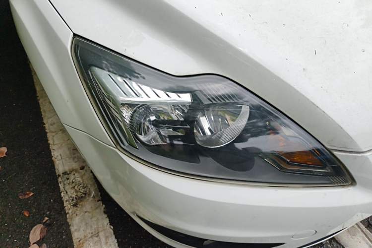 Used Ford Focus 2013 Hatchback Classic 1.8L Manual Base Model Right Front Headlight