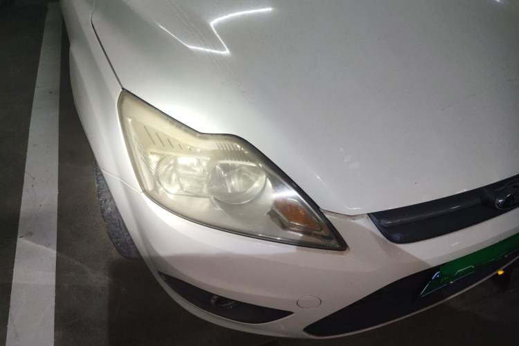 Used Ford Focus 2013 Sedan Classic 1.8L Manual Base Model Right Front Headlight