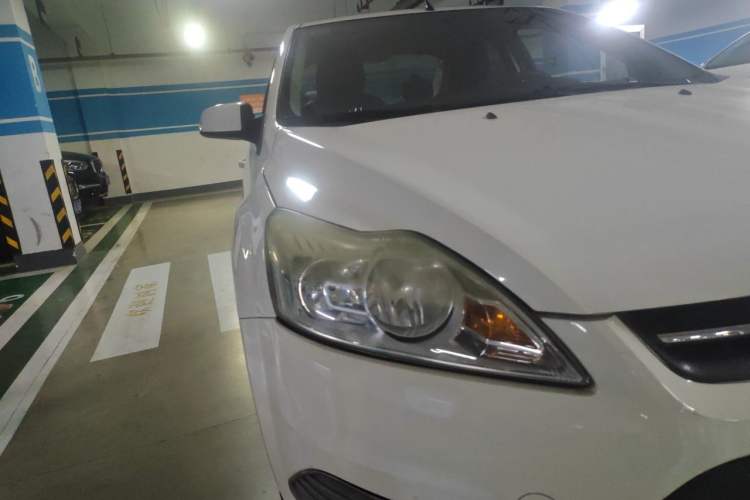 Used Ford Focus 2013 Hatchback Classic 1.8L Automatic Base Model Right Front Headlight