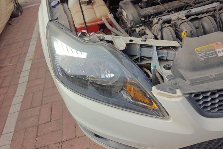 Used Ford Focus 2013 Hatchback Classic 1.8L Manual Base Model Right Front Headlight