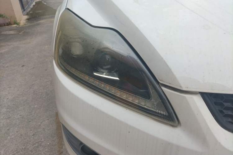 Used Ford Focus 2013 Hatchback Classic 1.8L Automatic Millionth Anniversary Edition Right Front Headlight