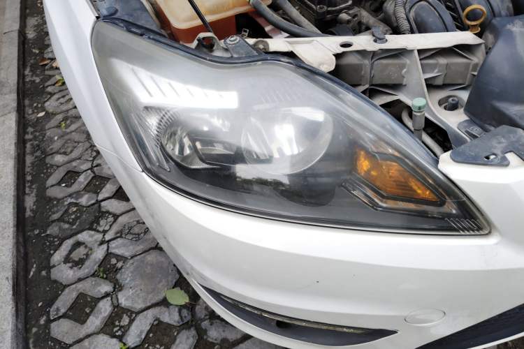 Used Ford Focus 2013 Hatchback Classic 1.8L Automatic Base Model Right Front Headlight