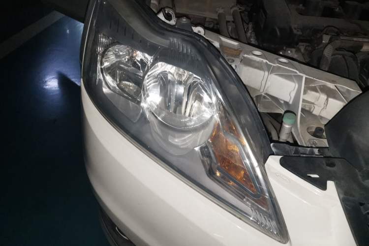Used Ford Focus 2013 Hatchback Classic 1.8L Automatic Millionth Anniversary Edition Right Front Headlight