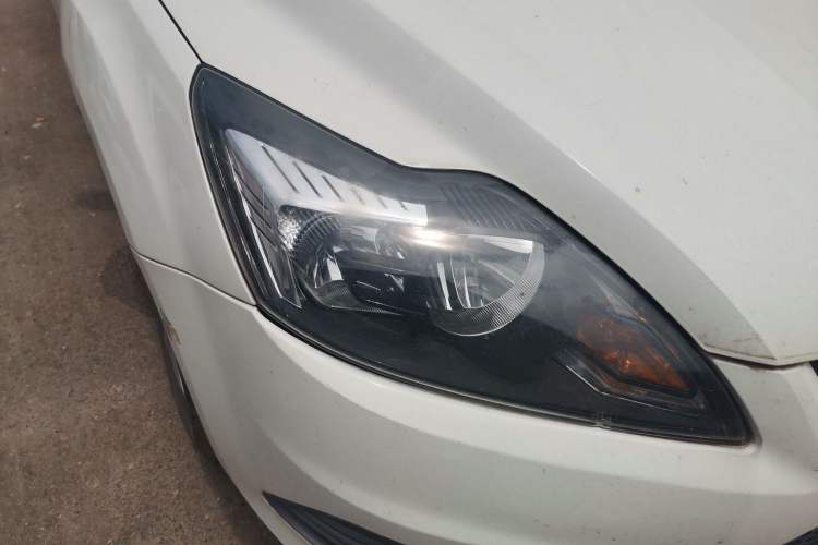 Used Ford Focus 2013 Hatchback Classic 1.8L Automatic Base Model Right Front Headlight