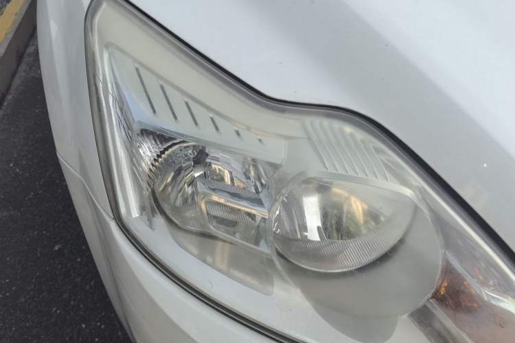Used Ford Focus 2013 Sedan Classic 1.8L Manual Base Model Right Front Headlight